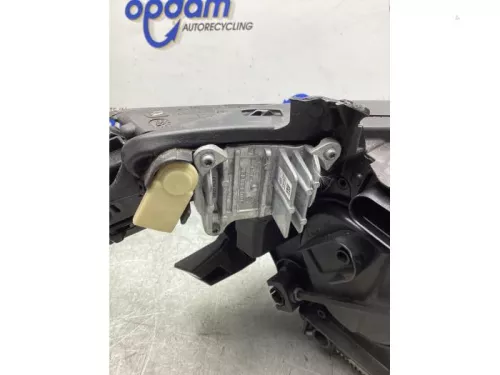 Koplamp links-8219184 (21086930)