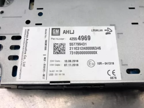 Radio-8025105 (18484172)