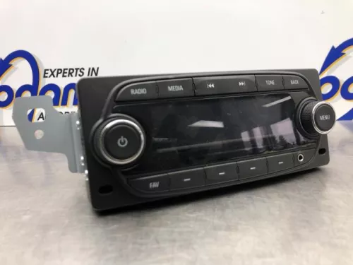 Radio-8025105 (18484172)