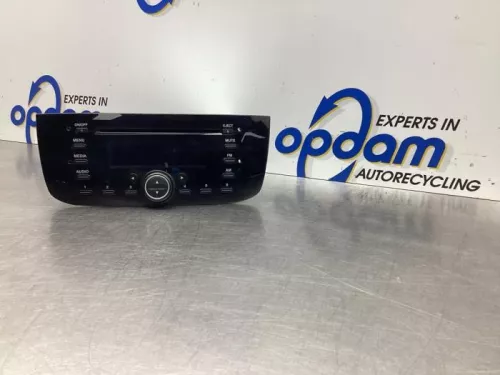 Radio-7744255 (17704985)