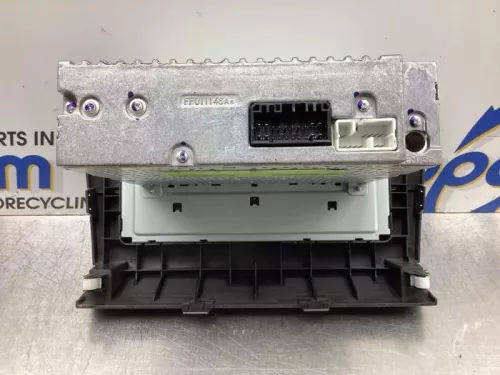 Radio-7939127 (17873642)