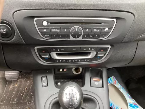 Radio-7928929 (17661165)
