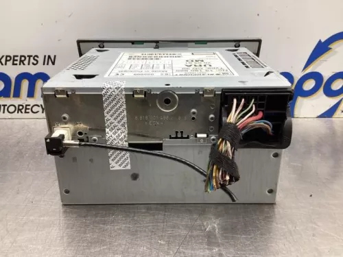 Radio-8052771 (18884611)