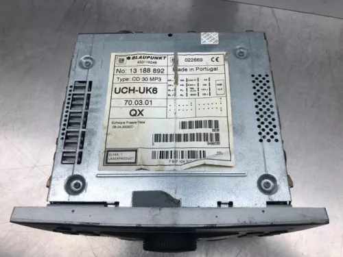 Radio-7915750 (17487286)