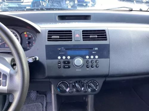 Radio-7983018 (18117209)