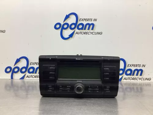 Radio-7932953 (17778663)