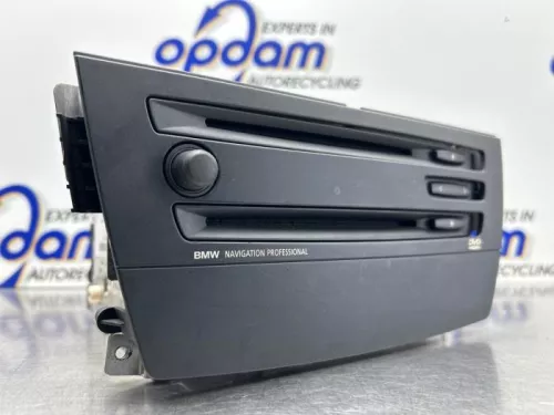 Radio-8304589 (22393515)