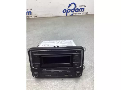 Radio-8247420 (22335185)
