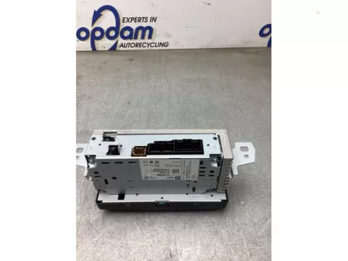 Radio-8227666 (22367402)