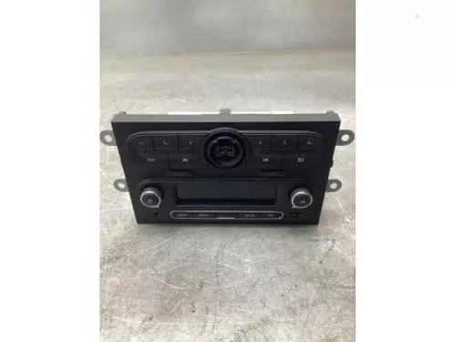 Radio-8079124 (21084353)