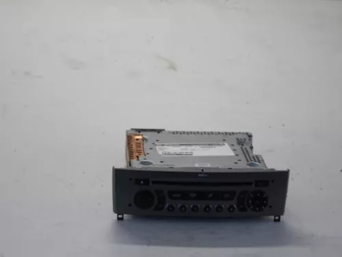 Radio-7879363 (12670749)