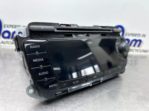 Radio CD Speler-8218362 (21598531)