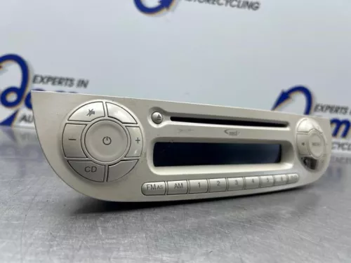 Radio CD Speler-8296152 (22491440)