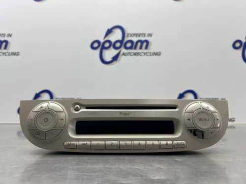 Radio CD Speler-8296152 (22491440)