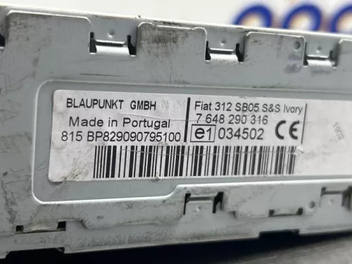 Radio CD Speler-8296152 (22491440)