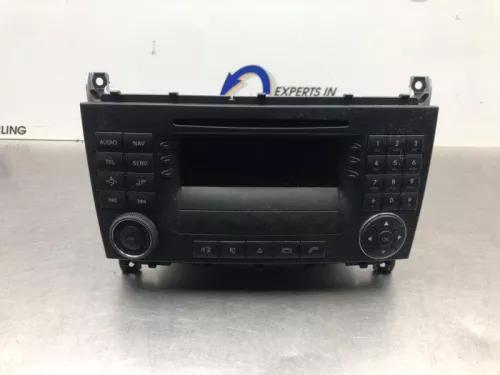 Radio CD Speler-8203393 (21058814)
