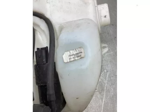 Ruitensproeiertank voor-8288413 (22226586)