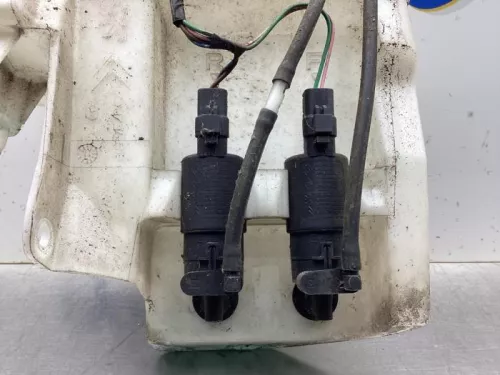 Ruitensproeiertank voor-8084397 (19709812)