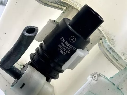 Ruitensproeiertank voor-8238113 (22156757)