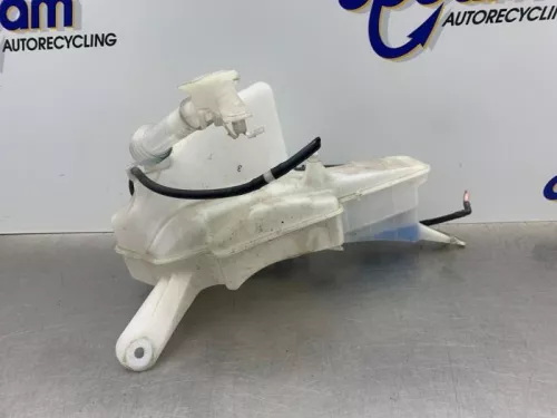 Ruitensproeiertank voor-8310562