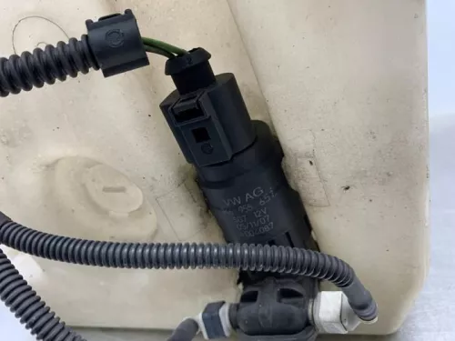 Ruitensproeiertank voor-8224130 (21378478)