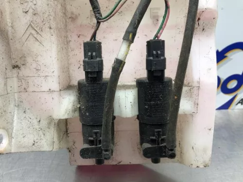 Ruitensproeiertank voor-8206653 (20955517)