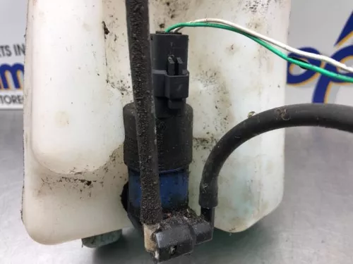 Ruitensproeiertank voor-8268942 (21803840)