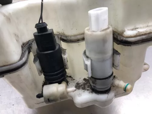 Ruitensproeiertank voor-8167470 (21022690)