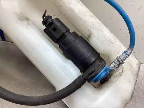 Ruitensproeiertank voor-8139652 (20045391)