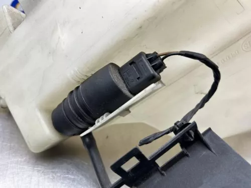 Ruitensproeiertank voor-8285252 (22351843)