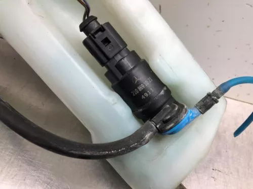 Ruitensproeiertank voor-8162477 (20340931)