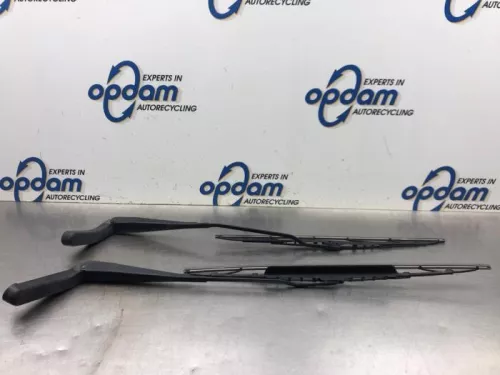 Ruitenwisserarm voor-8134387