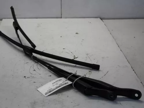 Ruitenwisserarm voor-7881072