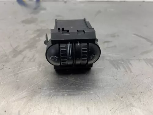 Schakelaar Koplamp Ihv-8258150