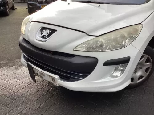 Voorbumper-8258700 (21662657)