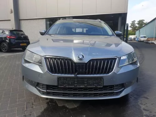 Voorkop compleet-6937811 (15705717)