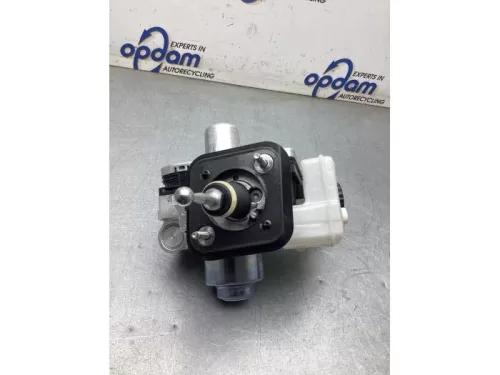 Hoofdremcilinder-8295847