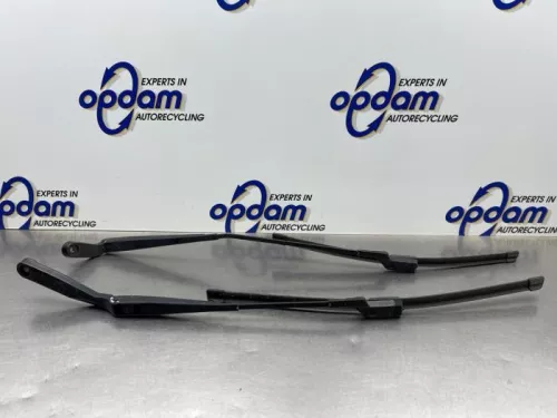 Ruitenwisserarm voor-8333260