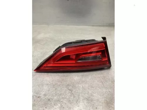 Achterlicht links-8281140
