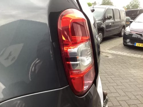 Achterlicht links-8186862 (20677095)