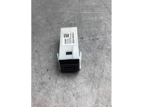 AUX/USB aansluiting-7986734 (19399680)