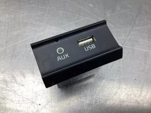 AUX/USB aansluiting-7932233 (17775431)