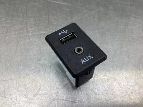 AUX/USB aansluiting-7520018 (19020282)