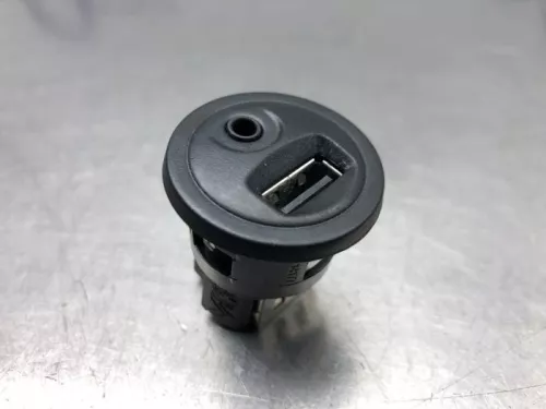 AUX/USB aansluiting-8210629 (21473654)