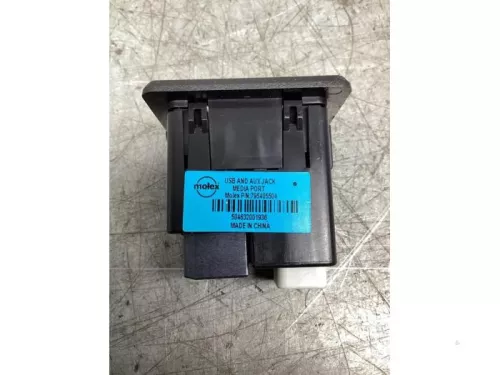 AUX/USB aansluiting-7434945 (17246237)