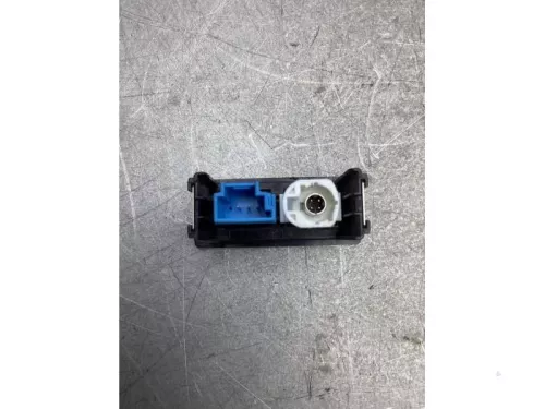 AUX/USB aansluiting-8139105 (20321671)