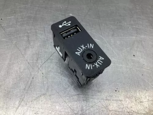 AUX/USB aansluiting-7911337 (17952442)