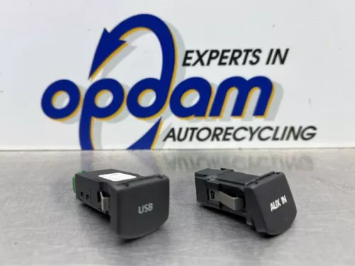 AUX/USB aansluiting-8269556 (22535923)