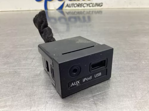 AUX/USB aansluiting-8050063 (19458115)