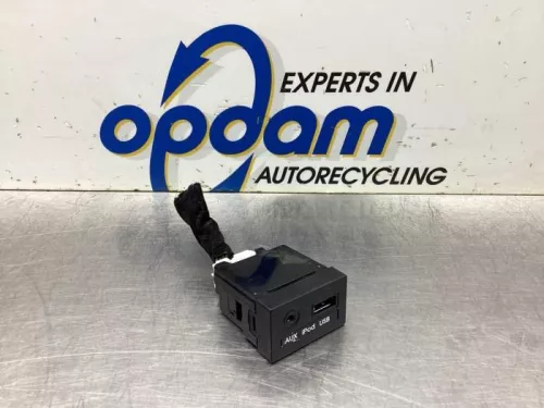 AUX/USB aansluiting-8050063 (19458115)